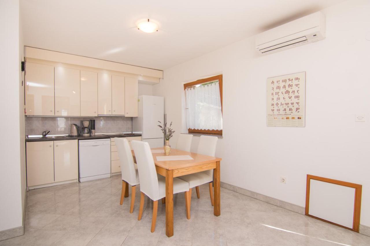 Apartmani Villa Kalinic Njivice Ngoại thất bức ảnh