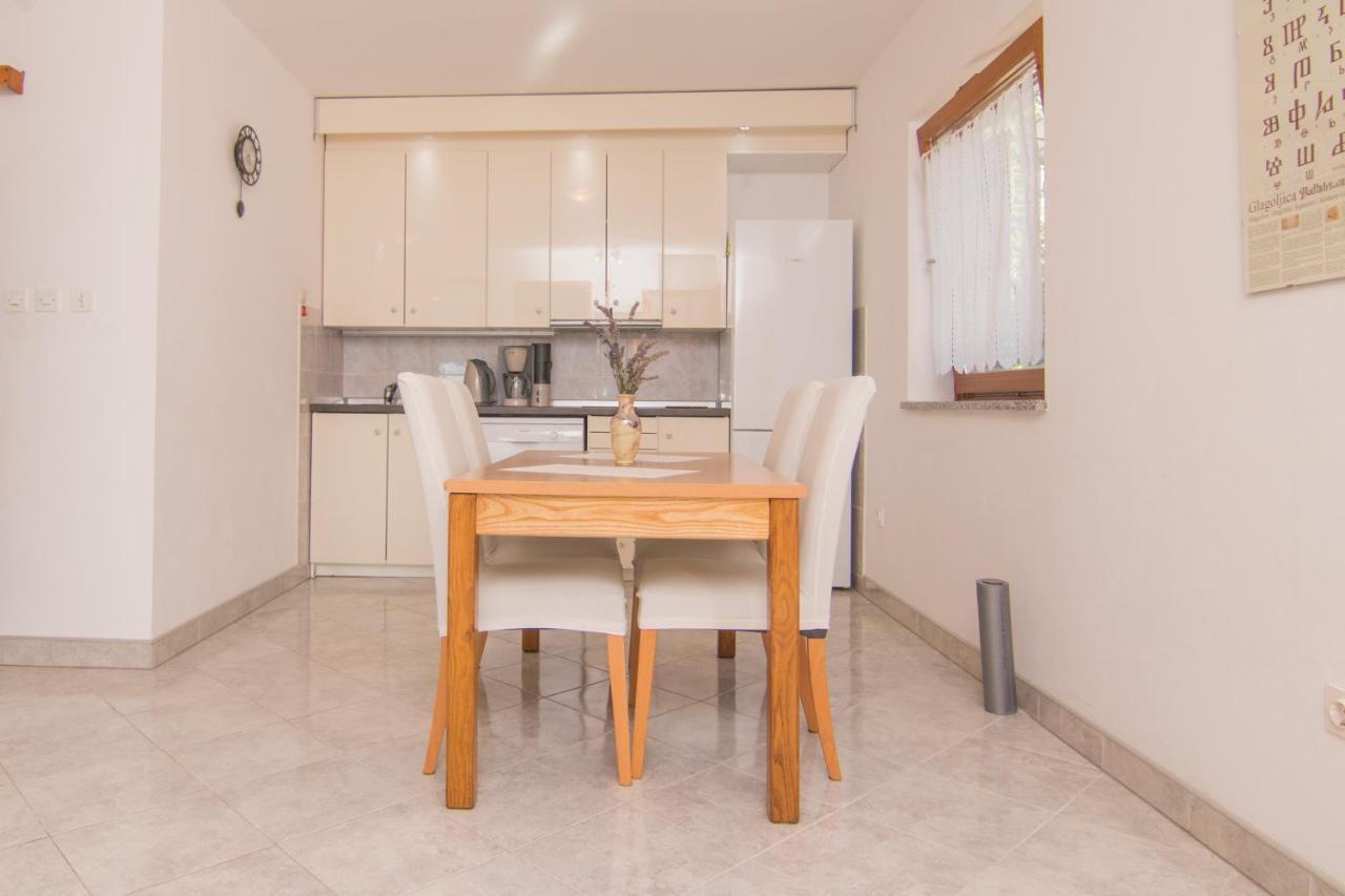 Apartmani Villa Kalinic Njivice Ngoại thất bức ảnh