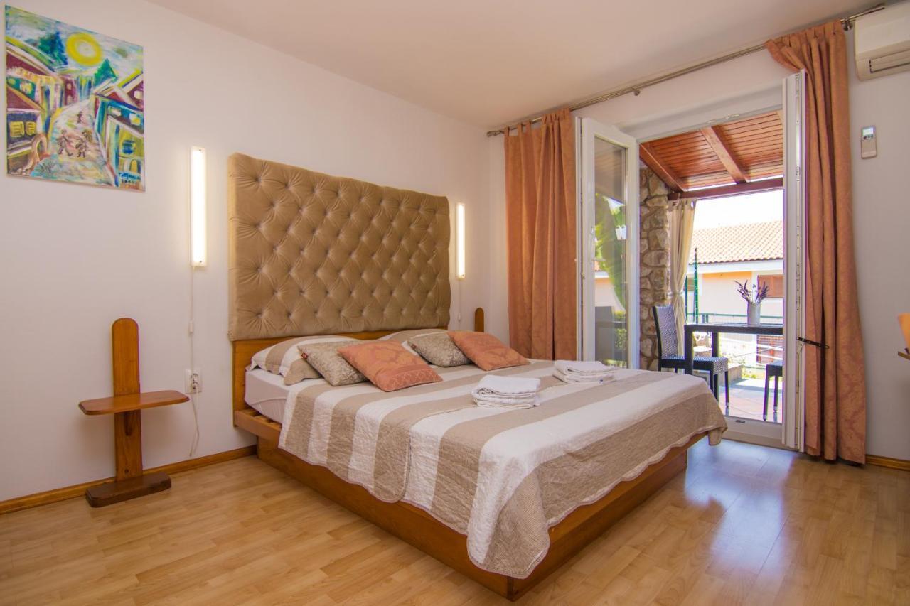 Apartmani Villa Kalinic Njivice Ngoại thất bức ảnh