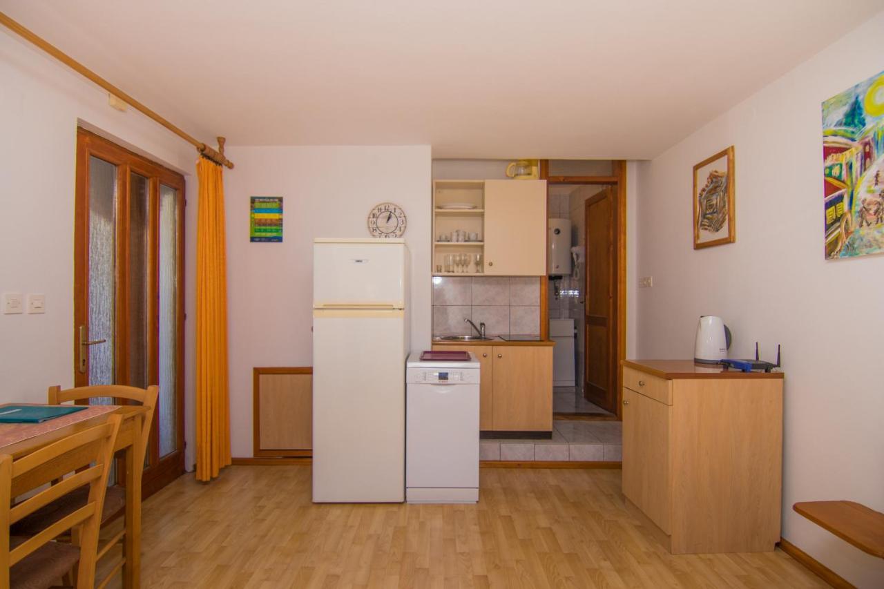 Apartmani Villa Kalinic Njivice Ngoại thất bức ảnh