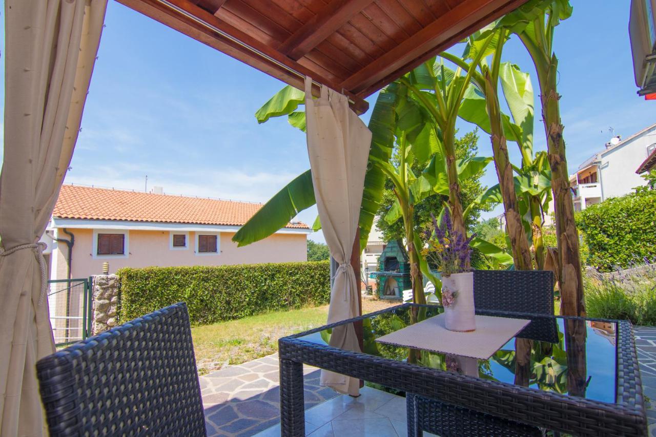 Apartmani Villa Kalinic Njivice Ngoại thất bức ảnh