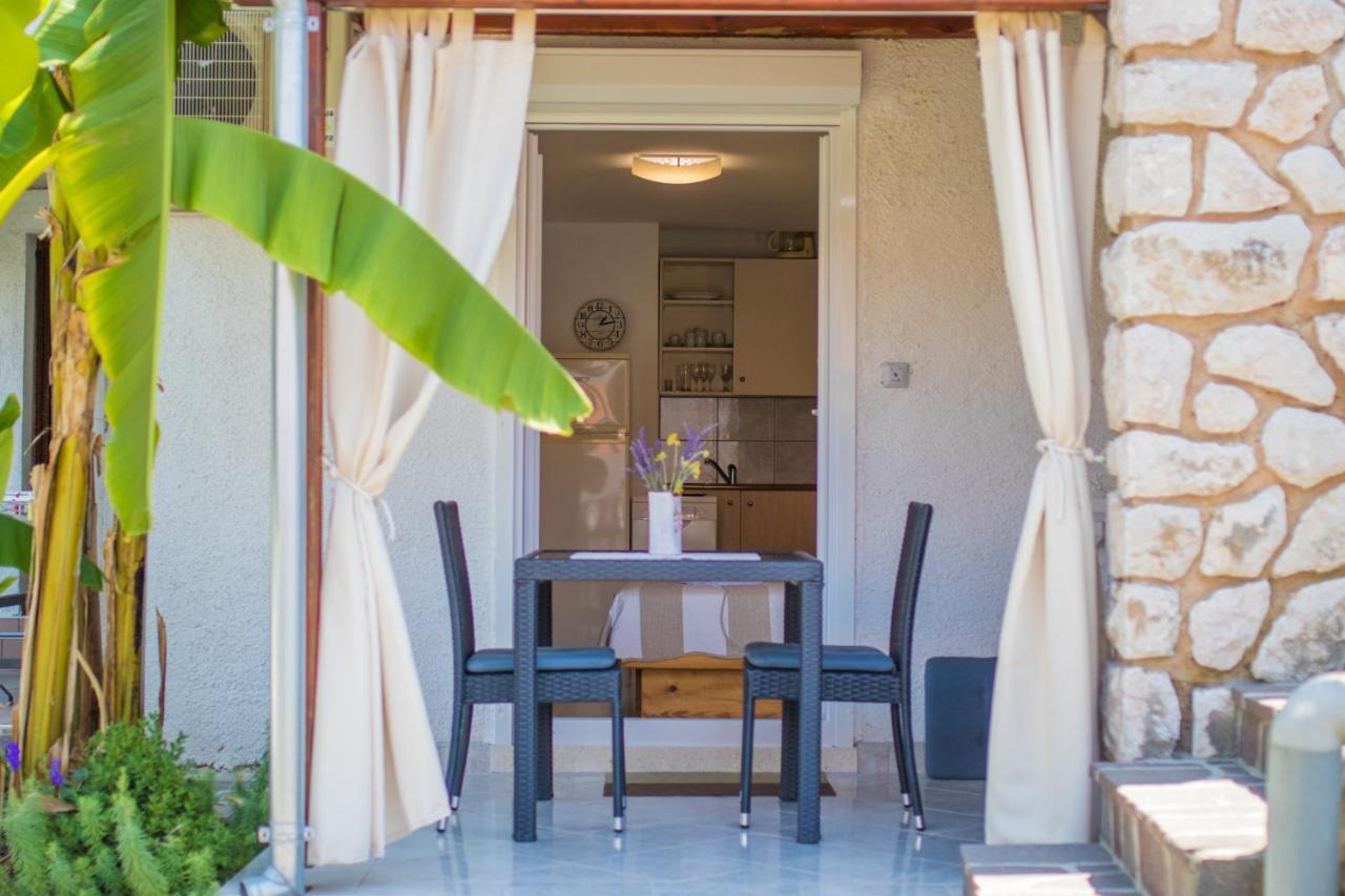 Apartmani Villa Kalinic Njivice Ngoại thất bức ảnh
