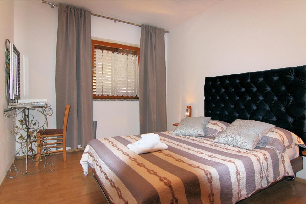 Apartmani Villa Kalinic Njivice Ngoại thất bức ảnh