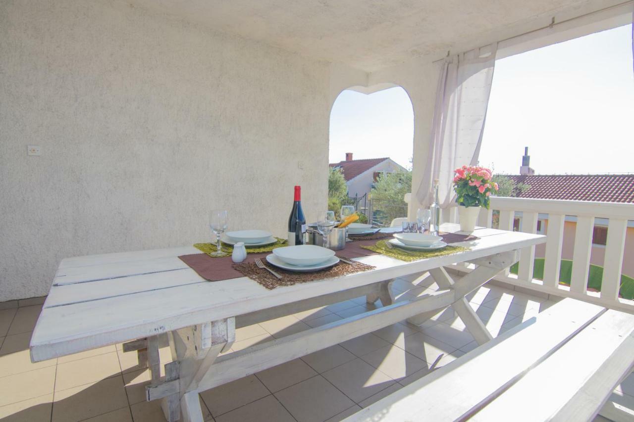 Apartmani Villa Kalinic Njivice Ngoại thất bức ảnh